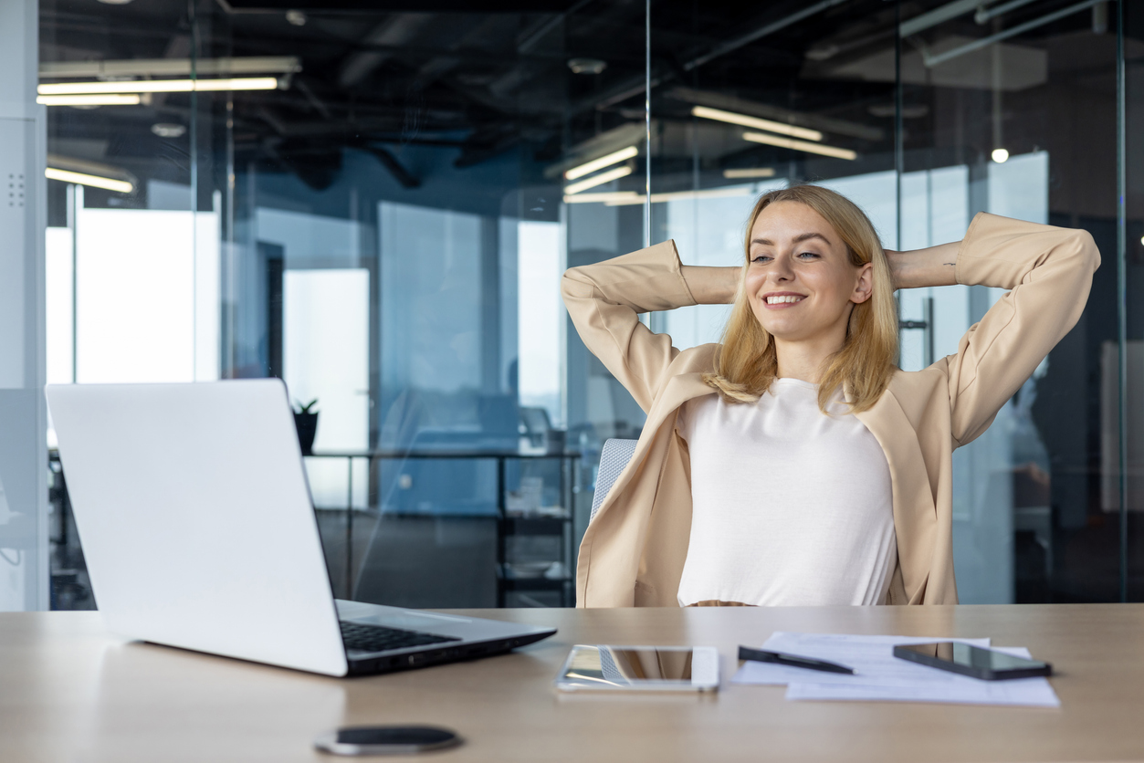 Business user managing communications with Tel2.